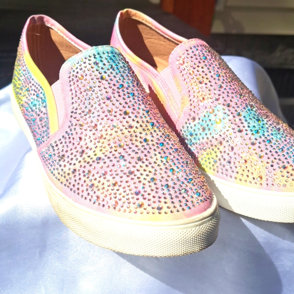ADORABLE GLISTENING SHOES